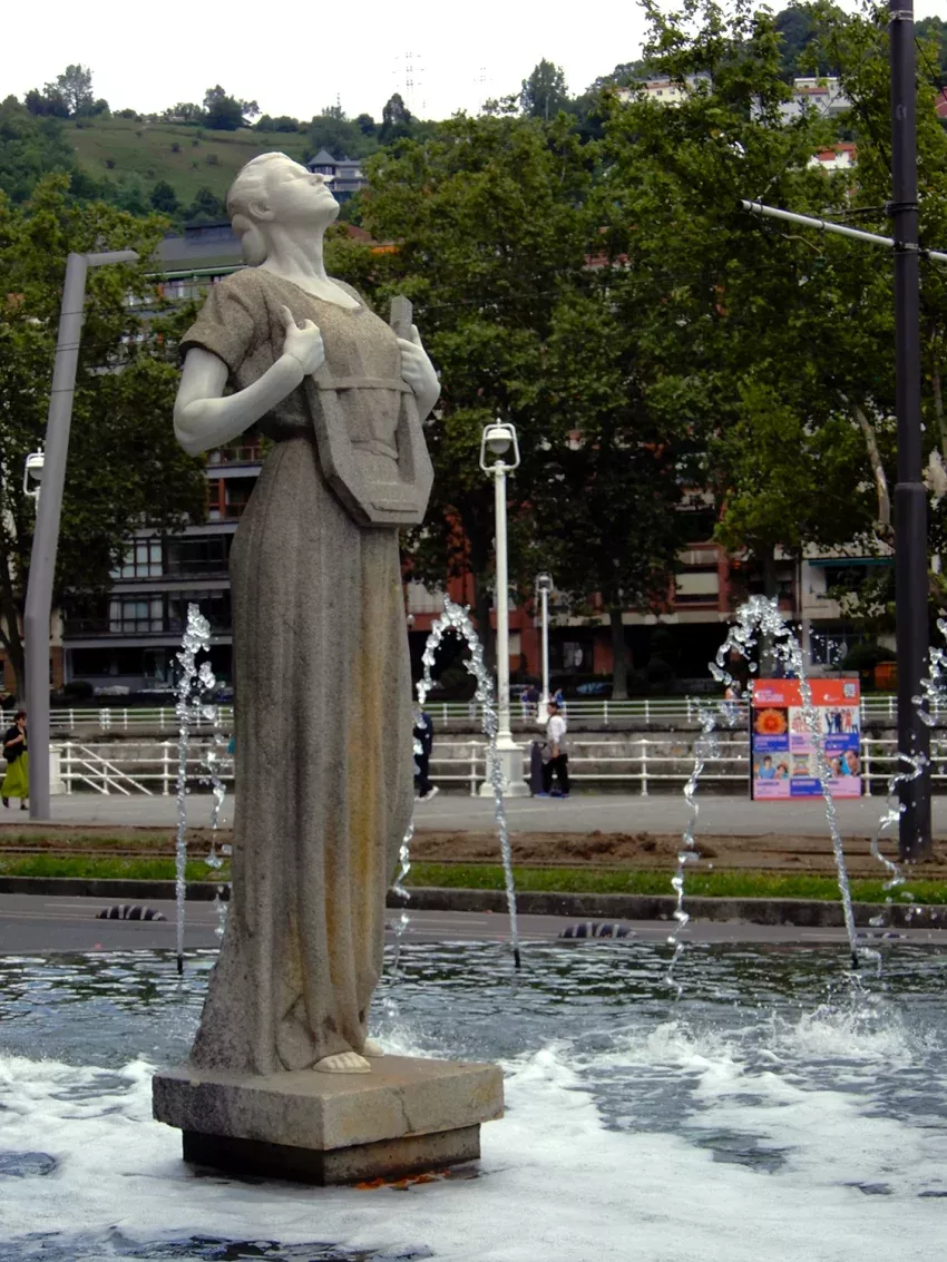 Descubre la historia local en nuestro paseo urbano