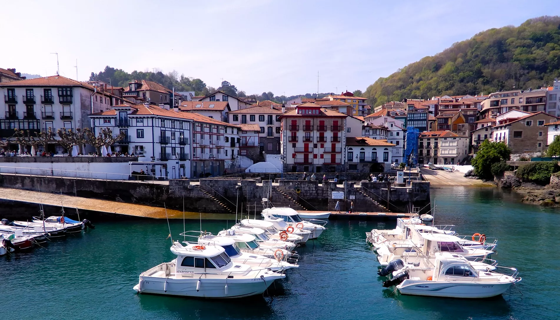 Fotografía que ilustra la oferta cultural, histórica y gastronómica de los tours en Bilbao y el País Vasco